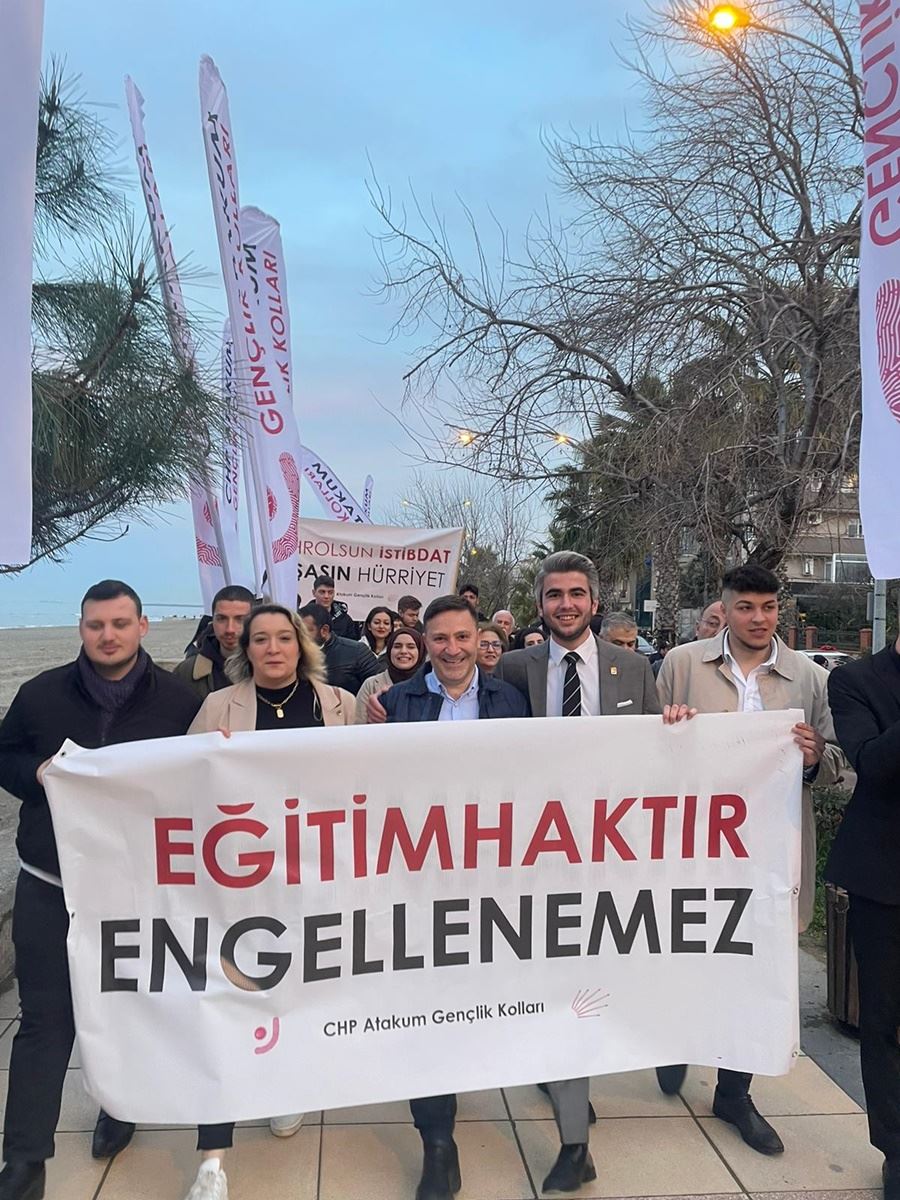 SAMSUN’DA PROF. DR. ÖZKAYA ÖĞRENCİLERLE BİRLİKTE YÜRÜDÜ