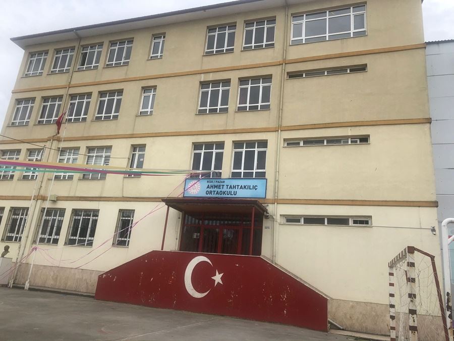 RİZE’DE, “CİNSEL TACİZ VE İSTİSMAR” SUÇLAMASIYLA YARGILANAN ÖĞRETMEN TERFİ ETTİ