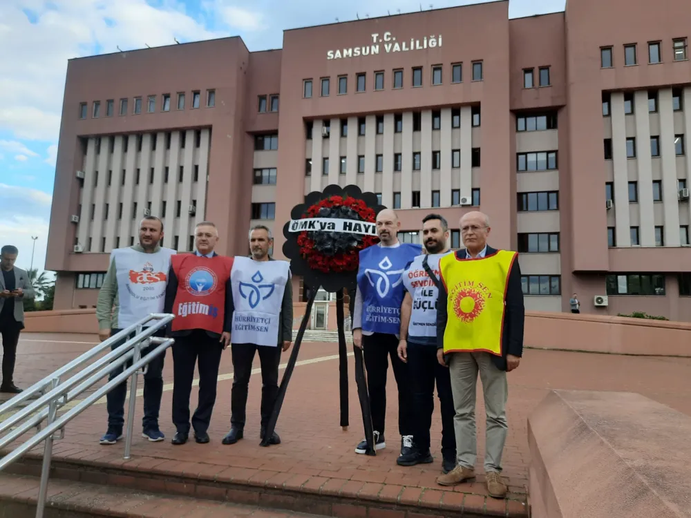 Samsun’da Öğretmen sendikaları miting kalabalığıyla Öğretmen Meslek Kanuna tepki gösterdiler.