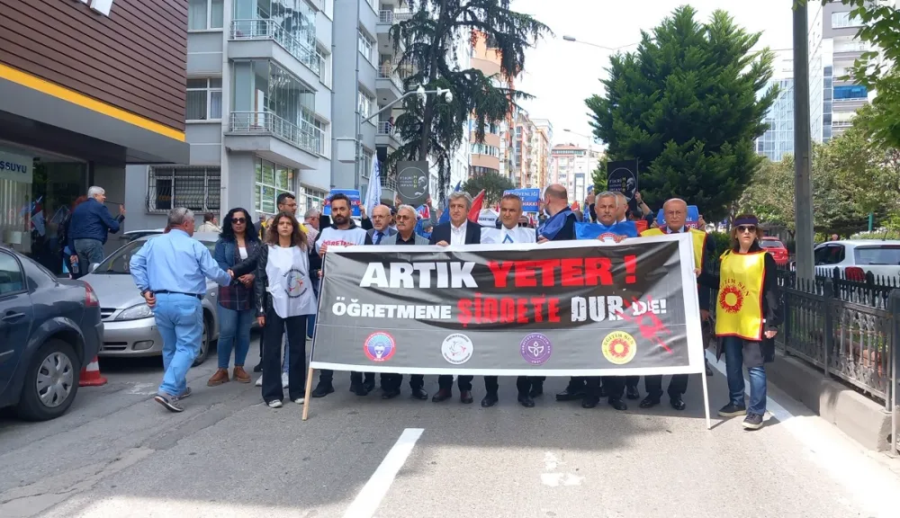 SAMSUN VALİLİĞİ ÖNÜNDE 4 EĞİTİM SENDİKASINDAN EĞİTİMDE ŞİDDET PROTESTOSU