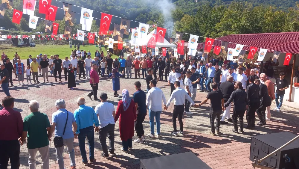 Atakum’un Özören köyünde kemençeler eşliğinde Otçu Yürüyüşü ve 1. Fındık Festivali yapıldı1