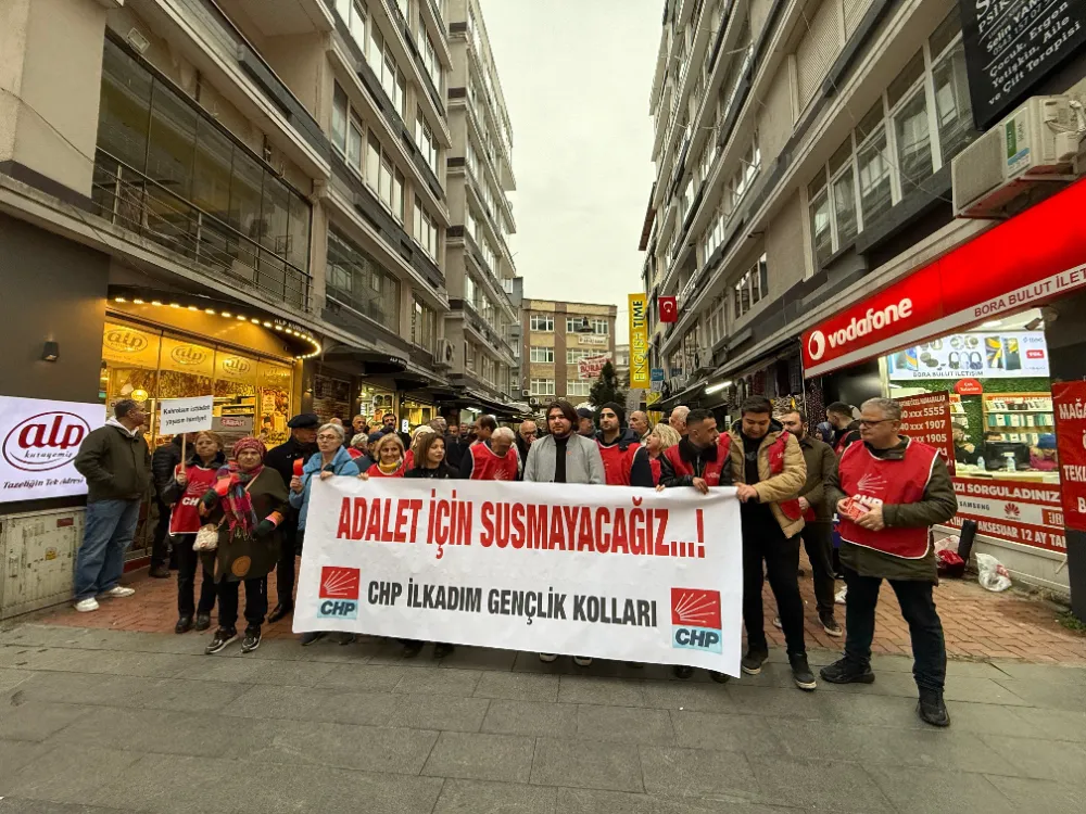  CHP, İLKADIM GENÇLİK KOLLARINDAN KIRMIZI KART PROTESTOSU