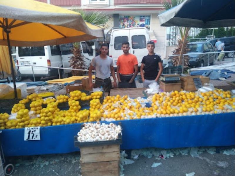 Üç kafadar Limoncu; Soner, Emre ve Emrah Salı Pazarının Olmazsa Olmazları!